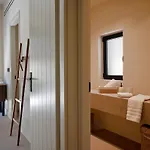 Villa White Arch