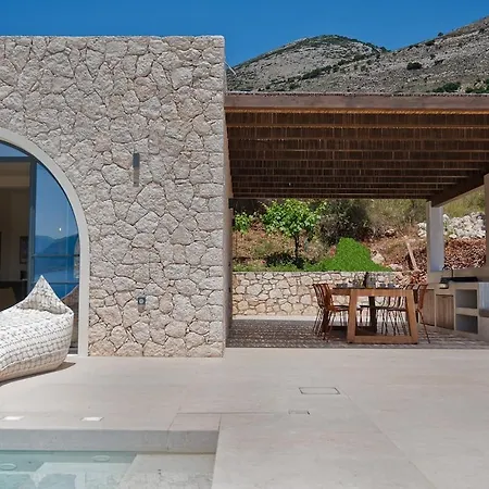 White Arch ヴィラ *