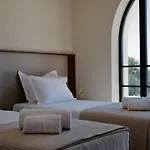 Villa White Arch