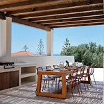 Villa White Arch